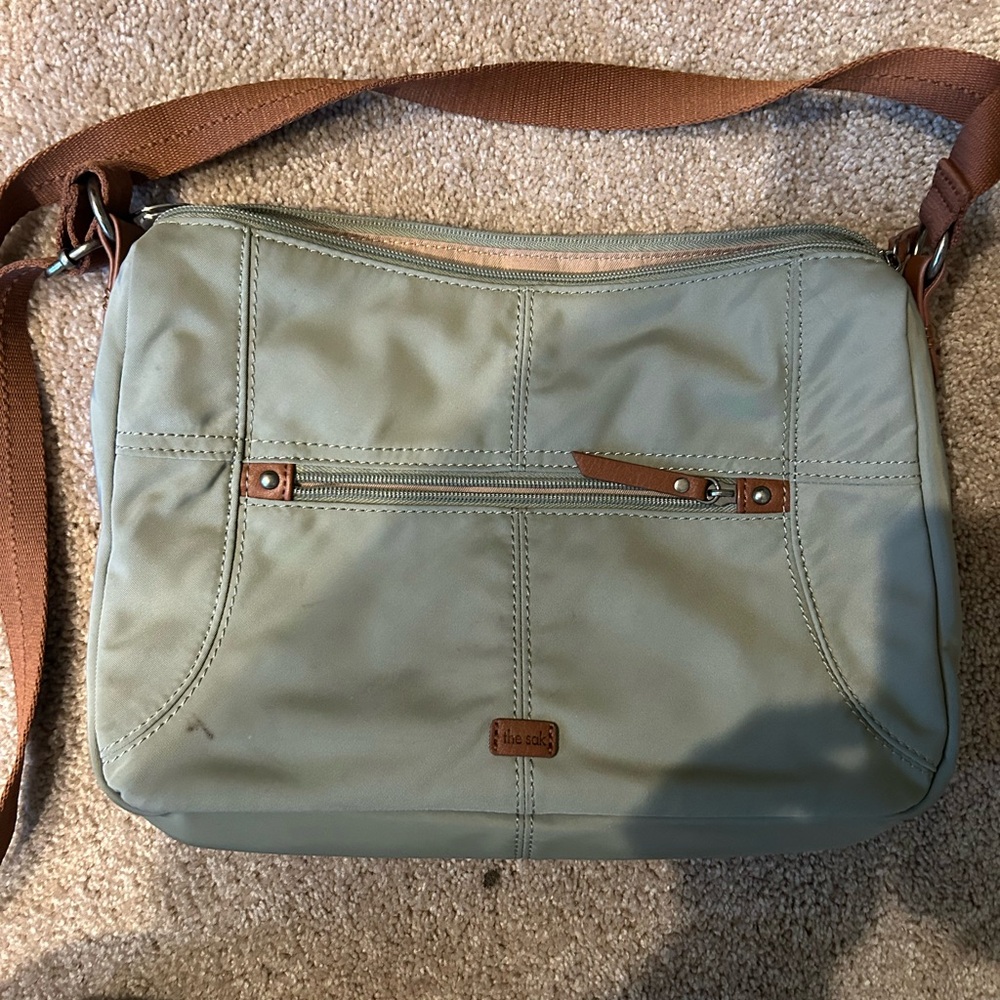 Women’s saks hand bag in move green medium size shoulder bad